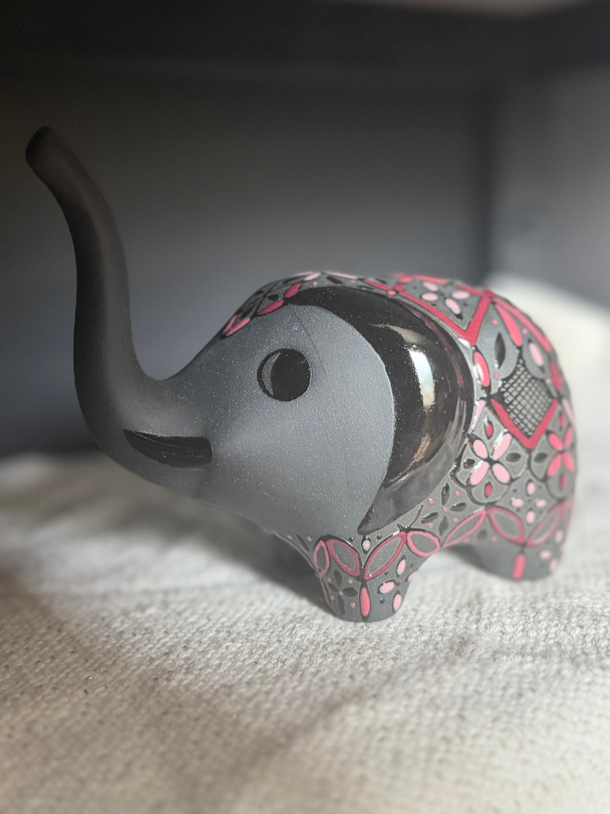 Servin Elephant Ring Holder