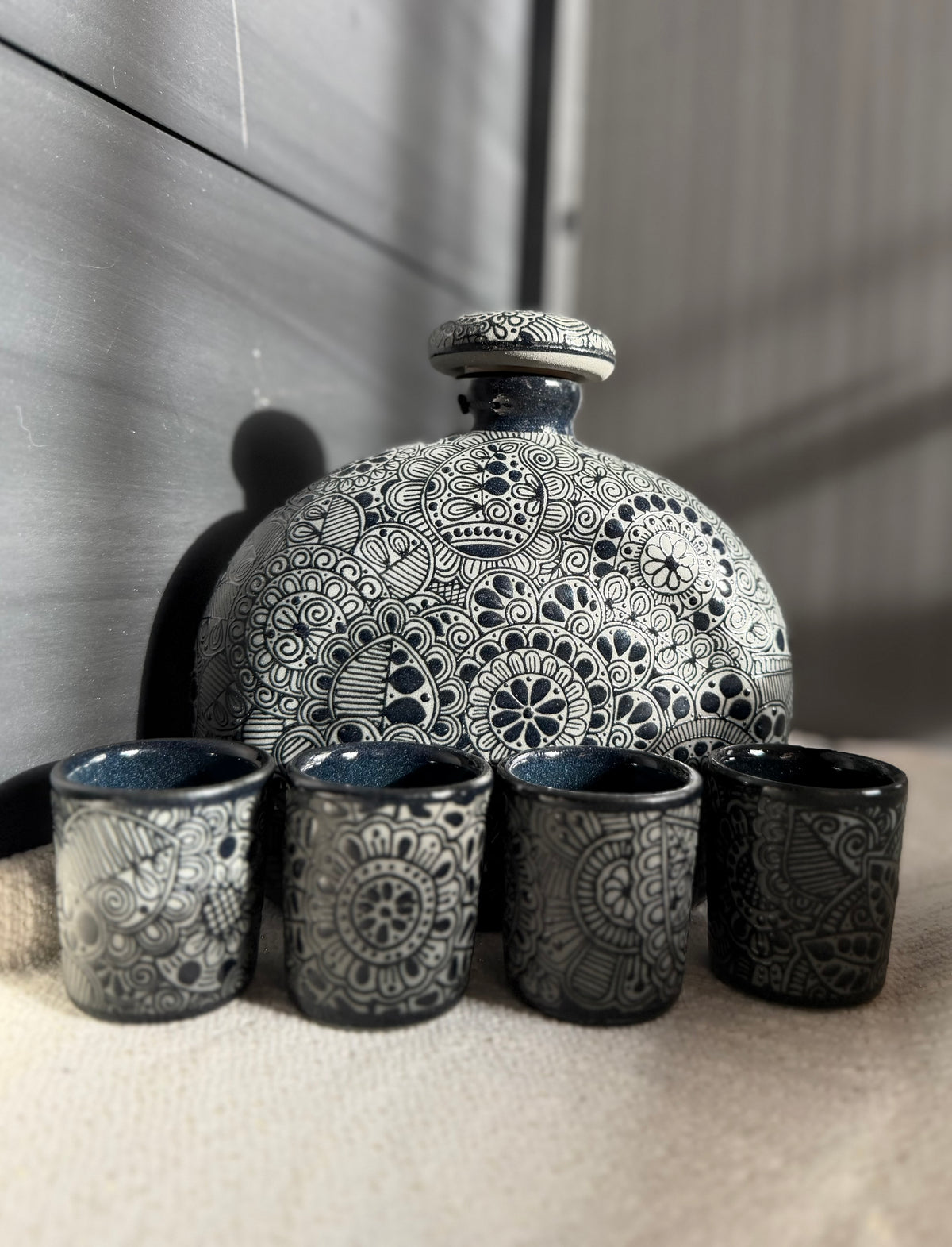 Decanter (Sandi) w/ 4 shoots Black